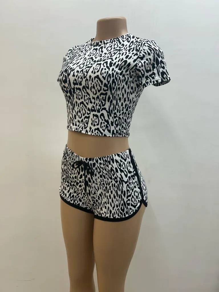 Women's Animal Print 2 Piece Outfits, Sleeved Crop Top and Shorts Two Piece Set